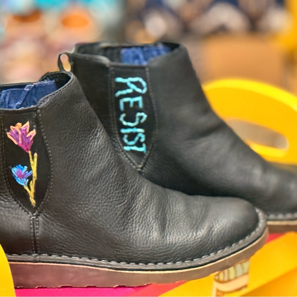 L.L. Bean Black Stonington Leather Boots with Pink and Green Embroidery - Picture 4 of 10